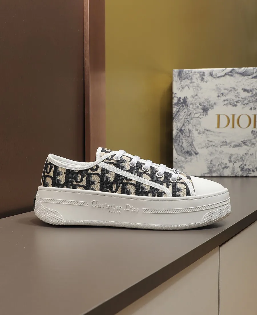 👟👟Ex-factory price 440👟👟 DIOR Dior's new thick-soled sports white shoes, electro-embroidered fabric, embroidered letters, breathable mesh lining, sheepskin for foot pads, lightweight outsole. Size: 35-40 (41 customized)